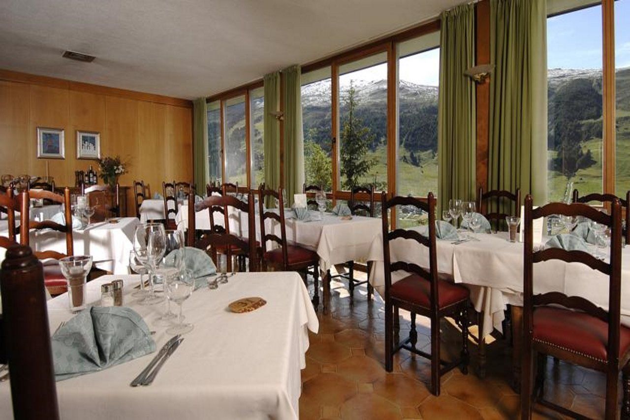 Parè 3*
